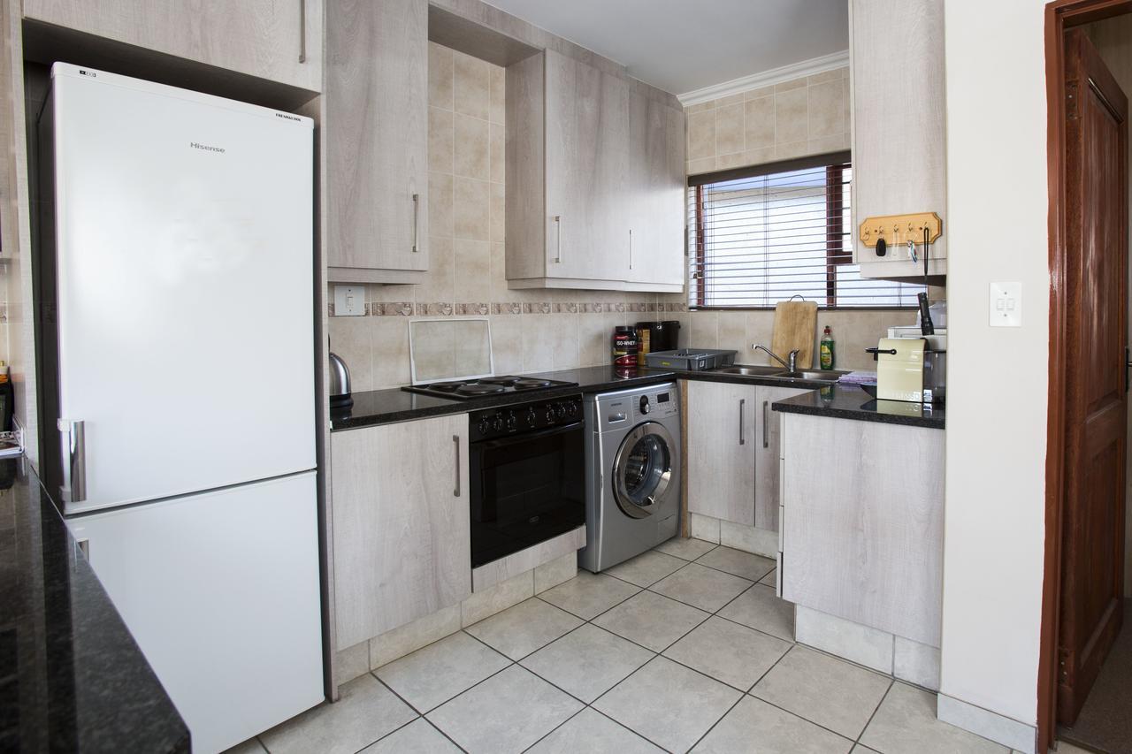 Spacious Garden Cottage Γιοχάνεσμπουργκ Εξωτερικό φωτογραφία