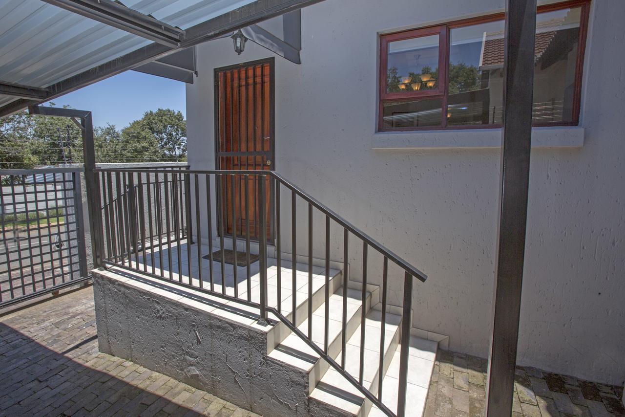 Spacious Garden Cottage Γιοχάνεσμπουργκ Εξωτερικό φωτογραφία